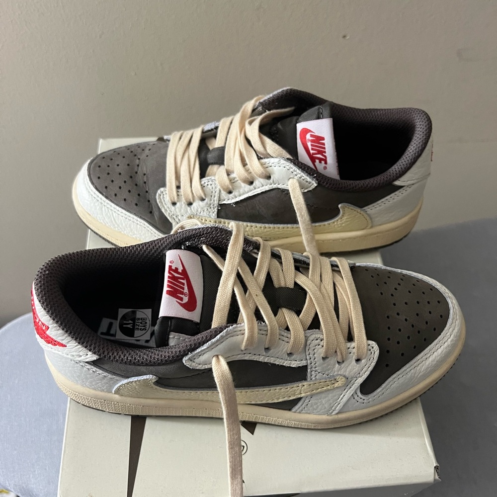 Boys Travis Scott Jordan 1 Size 1Y